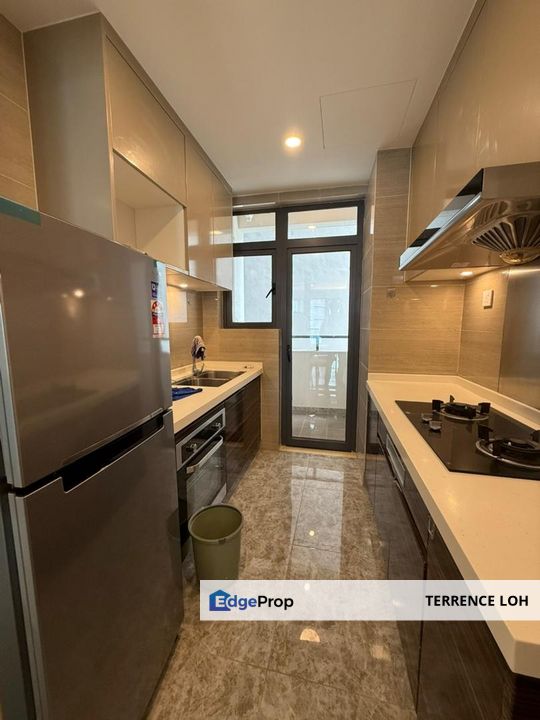 High floor partial sea view unit with walking distance to CIQ, Johor, Johor Bahru