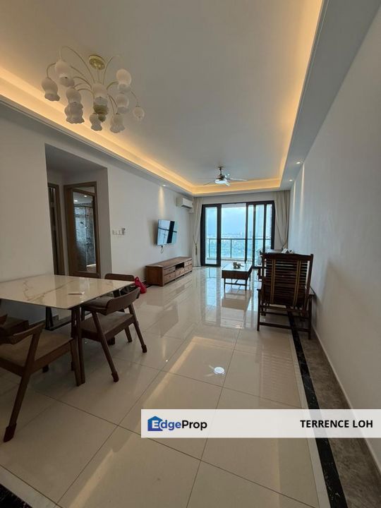 High floor partial sea view unit with walking distance to CIQ, Johor, Johor Bahru