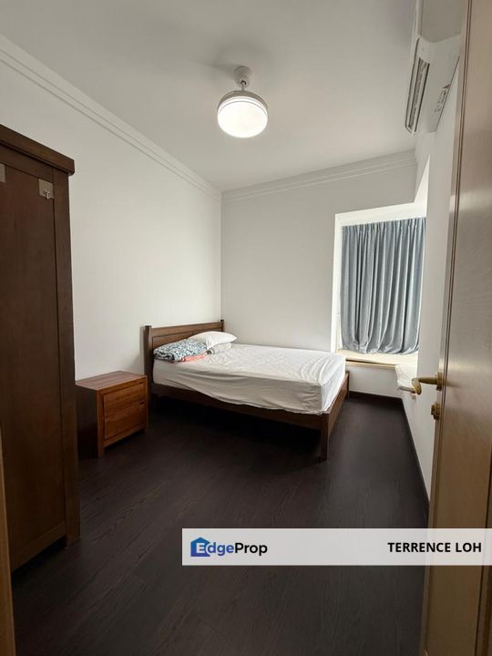 High floor partial sea view unit with walking distance to CIQ, Johor, Johor Bahru