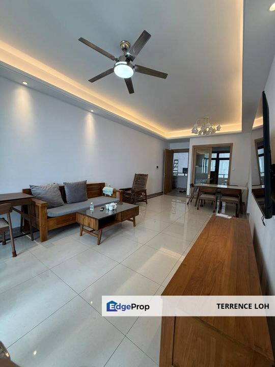 High floor partial sea view unit with walking distance to CIQ, Johor, Johor Bahru
