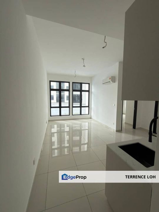 Walking distance to well known shopping mall, Johor, Johor Bahru