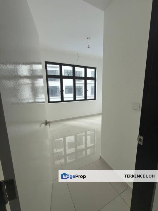 Walking distance to well known shopping mall, Johor, Johor Bahru