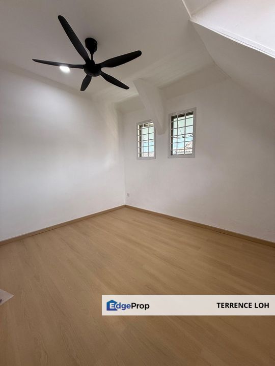 Well suitable for small family, side land attached , Johor, Senai