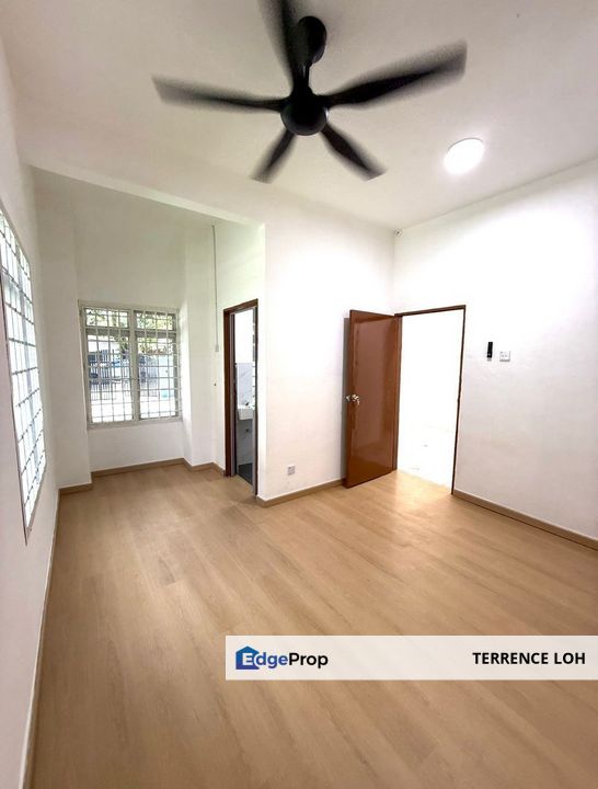 Well suitable for small family, side land attached , Johor, Senai