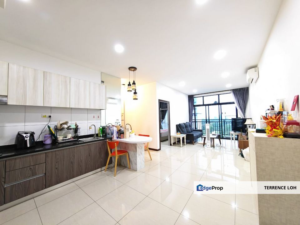 Close distance to EDL and next to Tmn Molek, Johor, Johor Bahru