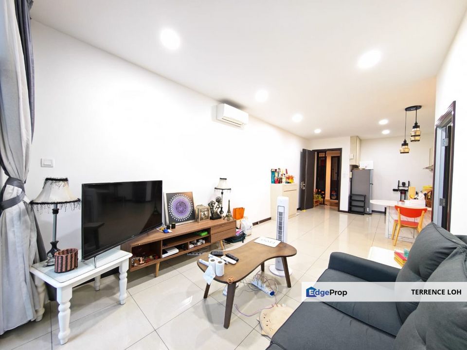 Close distance to EDL and next to Tmn Molek, Johor, Johor Bahru