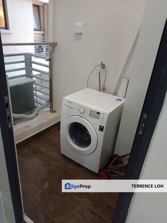 Right above shopping mall with good access to JB downtown, Johor, Johor Bahru