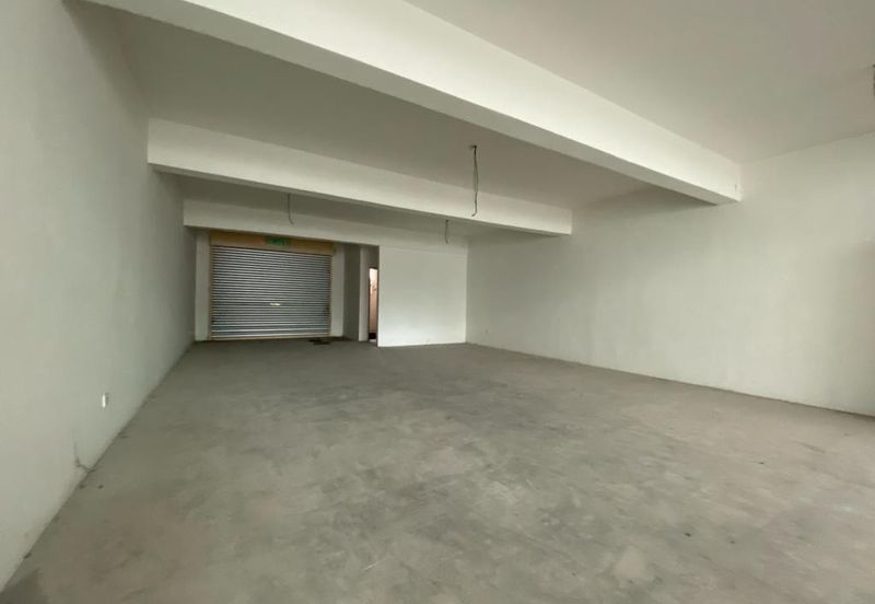 3 storey shoplot at Perdangangan Danga Utama