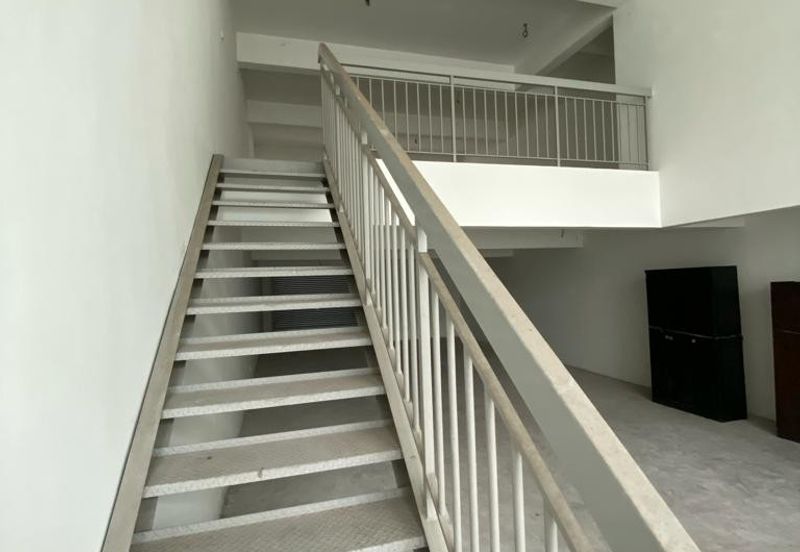 3 storey shoplot at Perdangangan Danga Utama