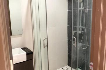 Baypoint @ Country Garden Danga Bay