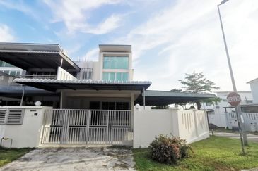 Corner terrace within a gated & guarded prescint