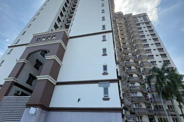 Dwi Mahkota Condominium