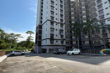 Dwi Mahkota Condominium