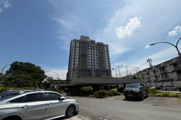 Dwi Mahkota Condominium