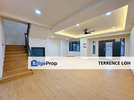 Tastefully renovated huge kitchen terrace house , Johor, Ulu Tiram