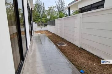 The Canal Garden South, Horizon Hills