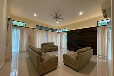 Corner, unblocked golf view bungalow 