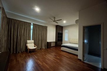 Corner, unblocked golf view bungalow 