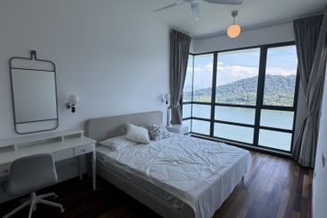 Queens Residences @ Queens Waterfront