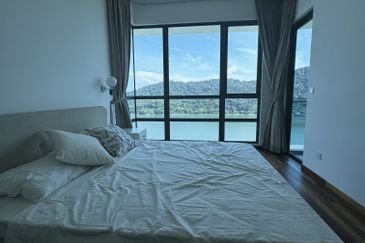 Queens Residences @ Queens Waterfront