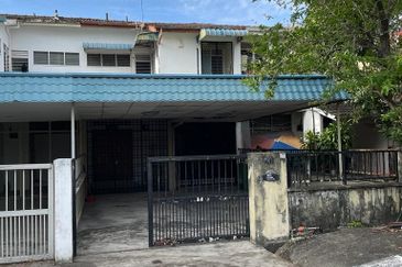 Double Storey Terrace house at Kampong Jawa Bayan baru for sale