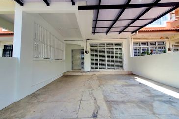 Double storey Terrace at Taman Teluk Kumbar Height for sale and rent