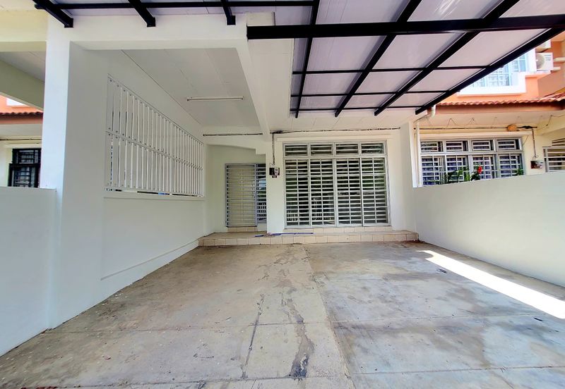 Double storey Terrace at Taman Teluk Kumbar Height for sale and rent