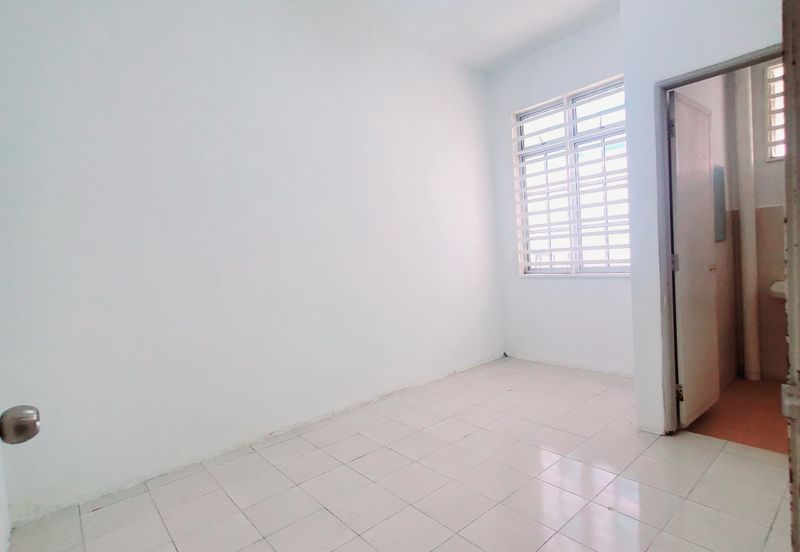 Double storey Terrace at Taman Teluk Kumbar Height for sale and rent