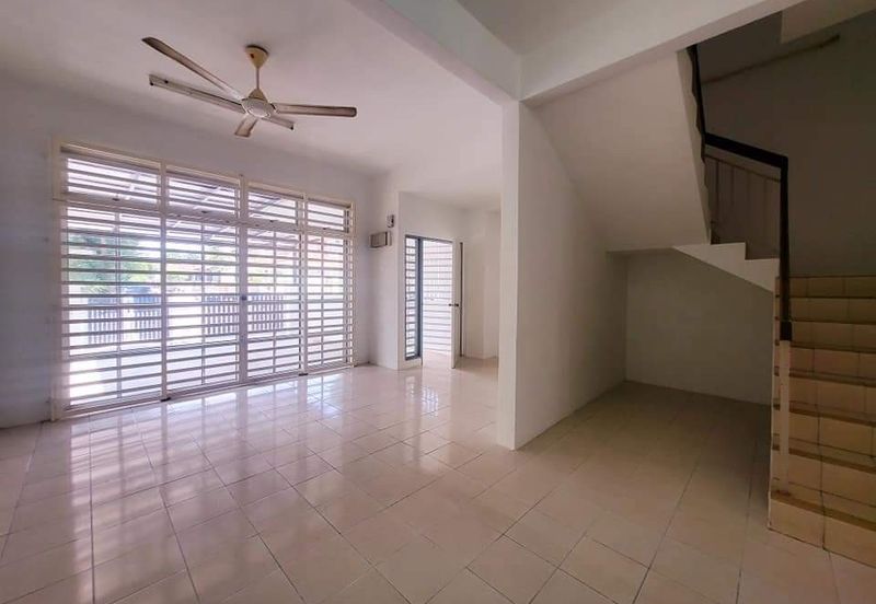 Double storey Terrace at Taman Teluk Kumbar Height for sale and rent