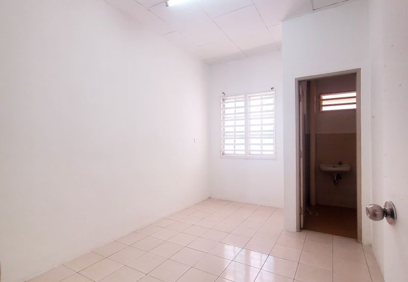 Double storey Terrace at Taman Teluk Kumbar Height for sale and rent