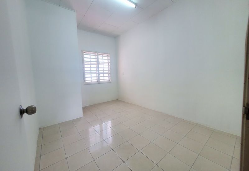 Double storey Terrace at Taman Teluk Kumbar Height for sale and rent