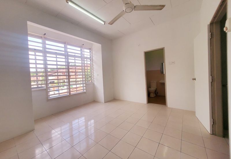 Double storey Terrace at Taman Teluk Kumbar Height for sale and rent