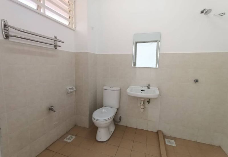 Double storey Terrace at Taman Teluk Kumbar Height for sale and rent