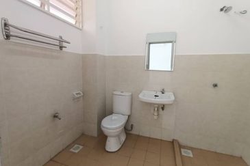 Double storey Terrace at Taman Teluk Kumbar Height for sale and rent