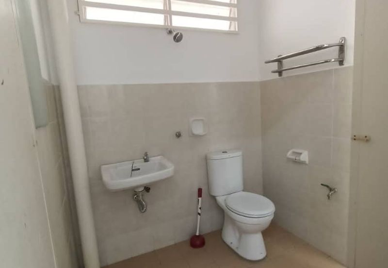 Double storey Terrace at Taman Teluk Kumbar Height for sale and rent