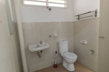 Double storey Terrace at Taman Teluk Kumbar Height for sale and rent