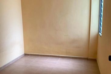 Flat at Focus Height balik pulau for sale