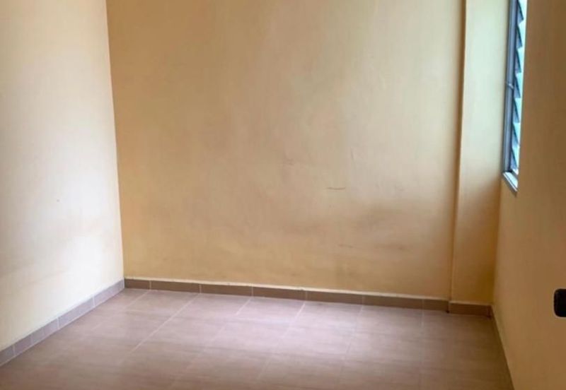 Flat at Focus Height balik pulau for sale