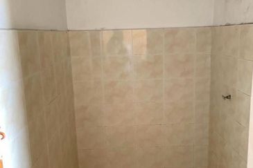 Flat at Focus Height balik pulau for sale