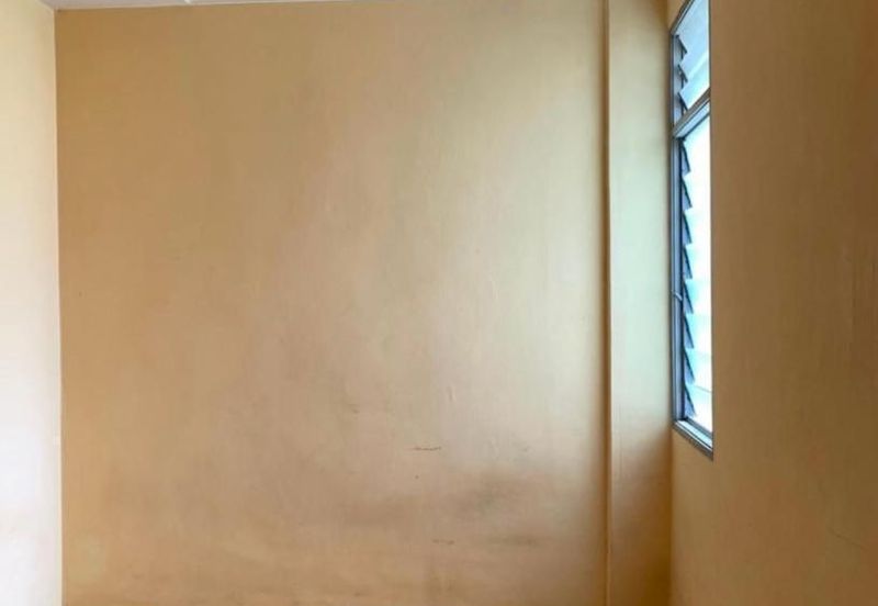 Flat at Focus Height balik pulau for sale