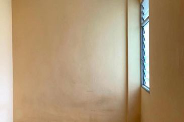 Flat at Focus Height balik pulau for sale