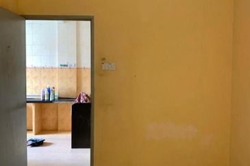 Flat at Focus Height balik pulau for sale