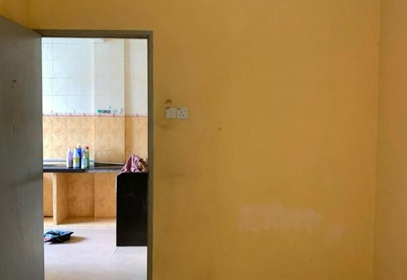 Flat at Focus Height balik pulau for sale