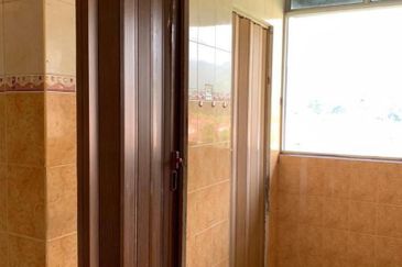 Flat at Focus Height balik pulau for sale