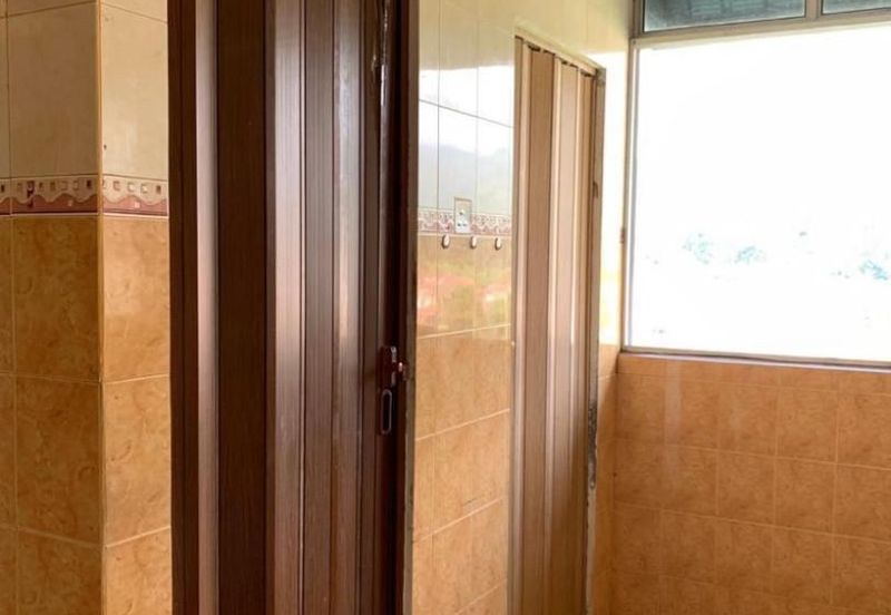 Flat at Focus Height balik pulau for sale