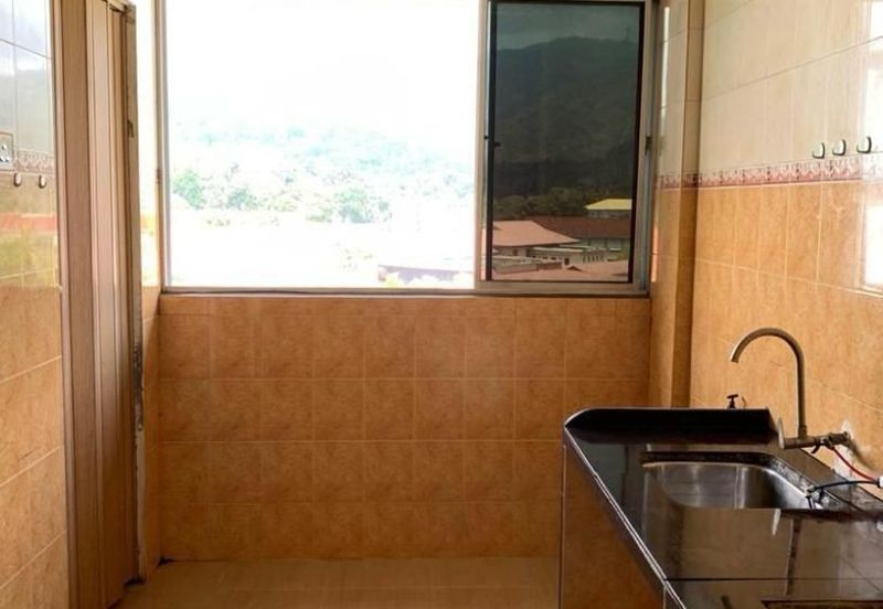 Flat at Focus Height balik pulau for sale