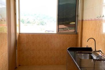 Flat at Focus Height balik pulau for sale