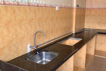 Flat at Focus Height balik pulau for sale