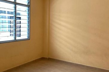 Flat at Focus Height balik pulau for sale