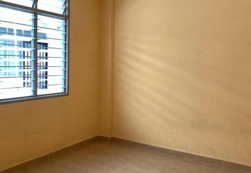 Flat at Focus Height balik pulau for sale